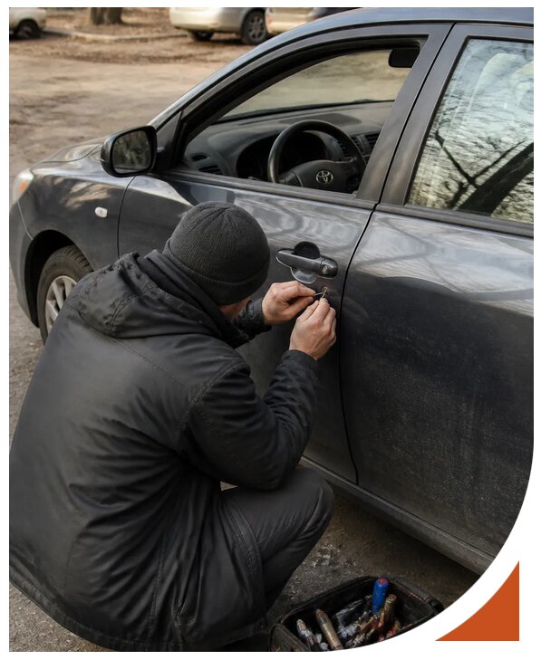 Профессиональное вскрытие автомобиля Тойота без повреждений в Ельце